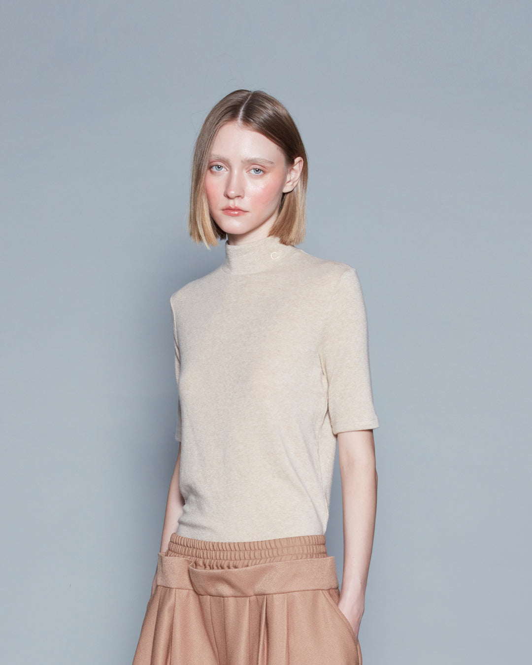 TURTLE NECK TOP (BEIGE)