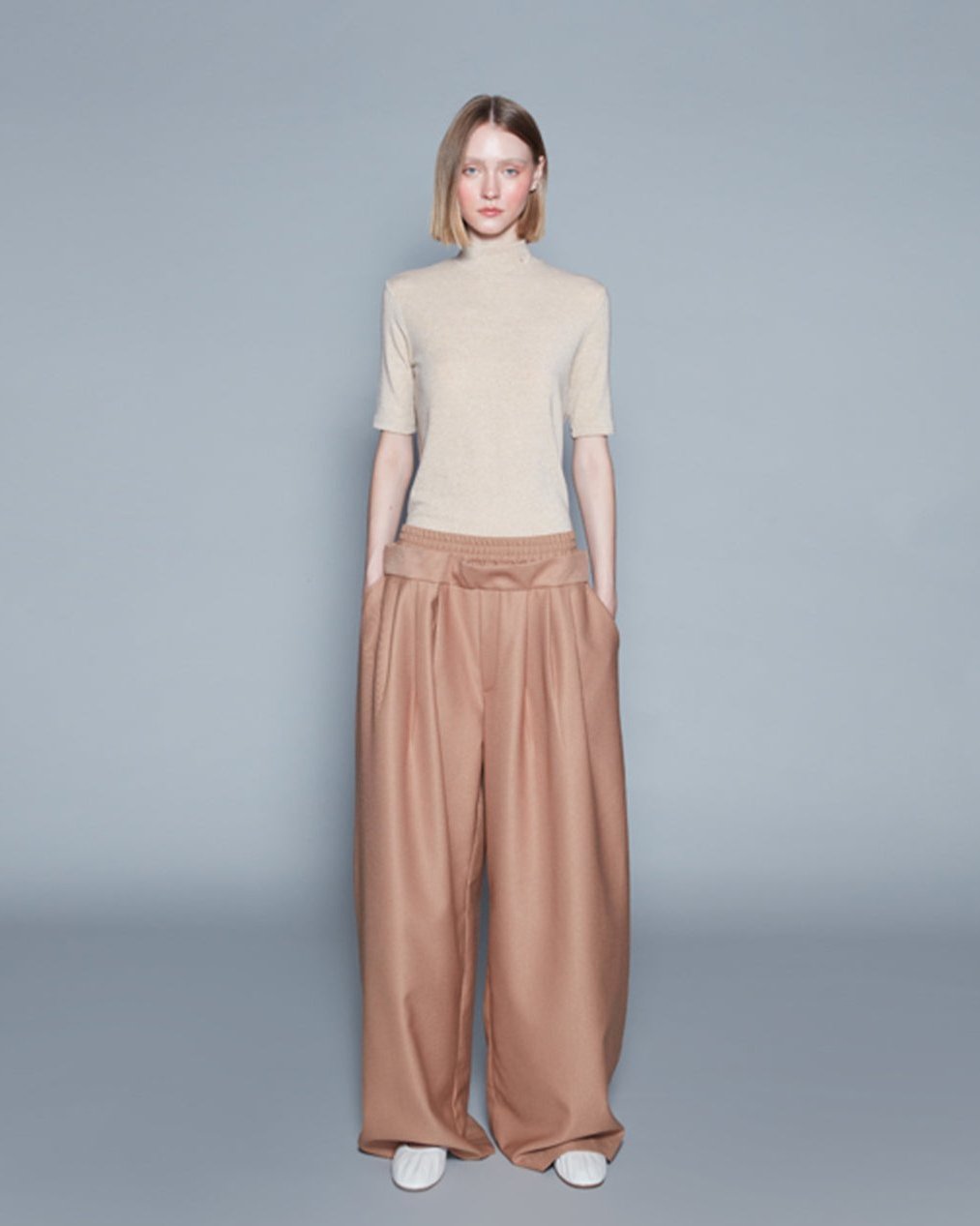 TURTLE NECK TOP (BEIGE)