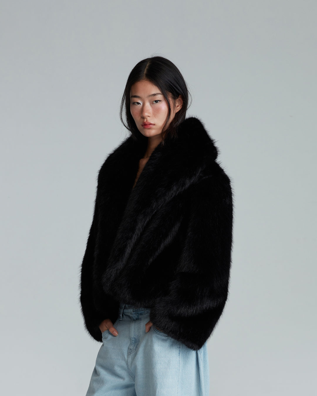 FAUX FUR CROPPED JACKET (BLACK)