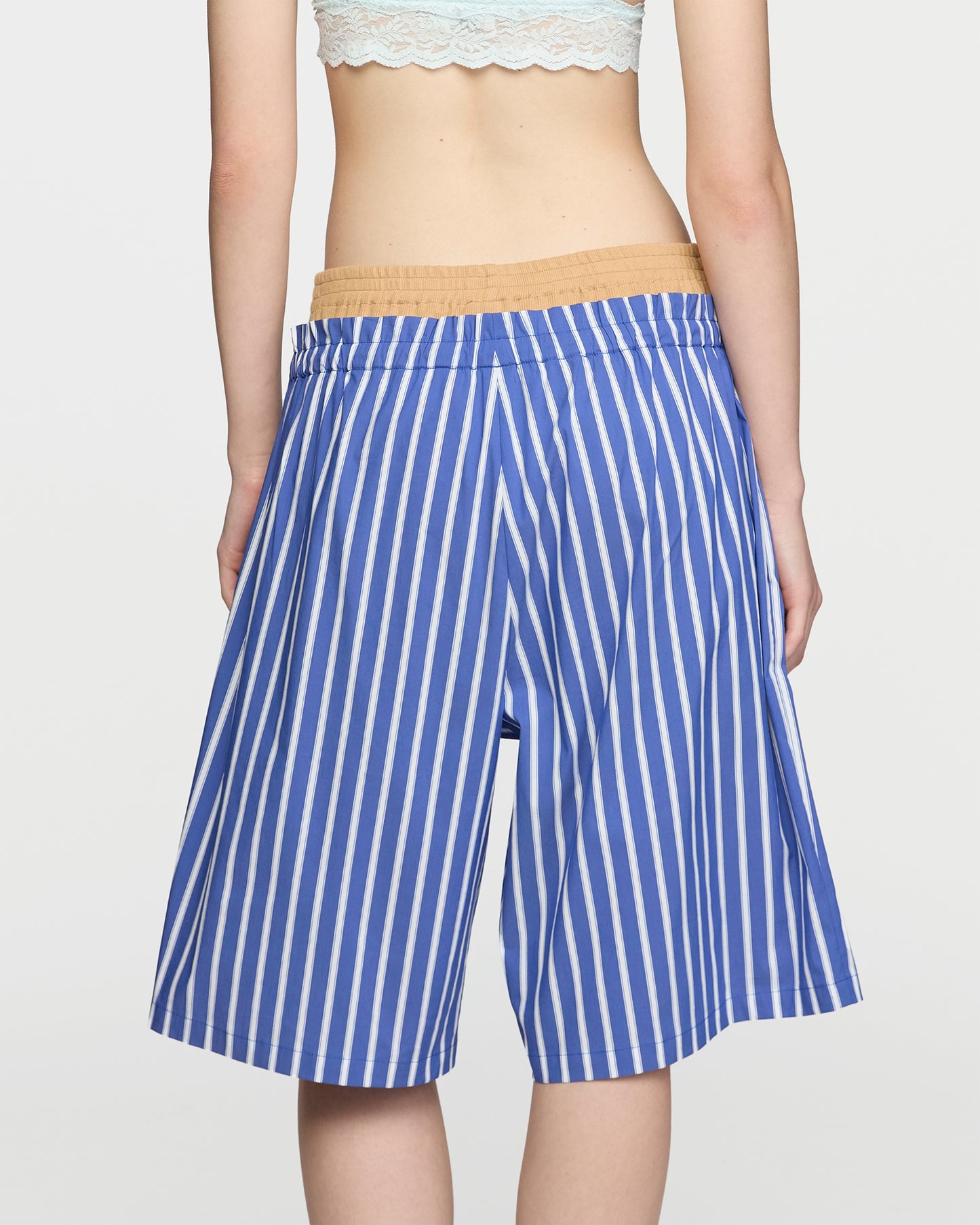 BLUE RIBBED WAISTED BERMUDA SHORTS