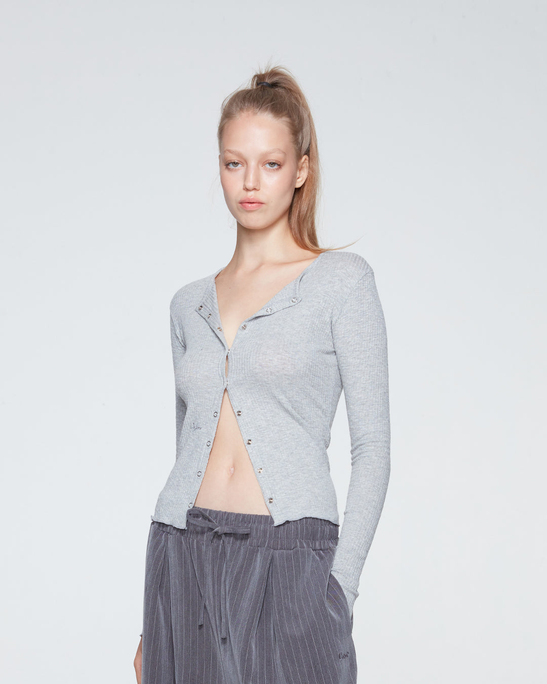 BLOUSE WITH SNAP BUTTONS (GREY)
