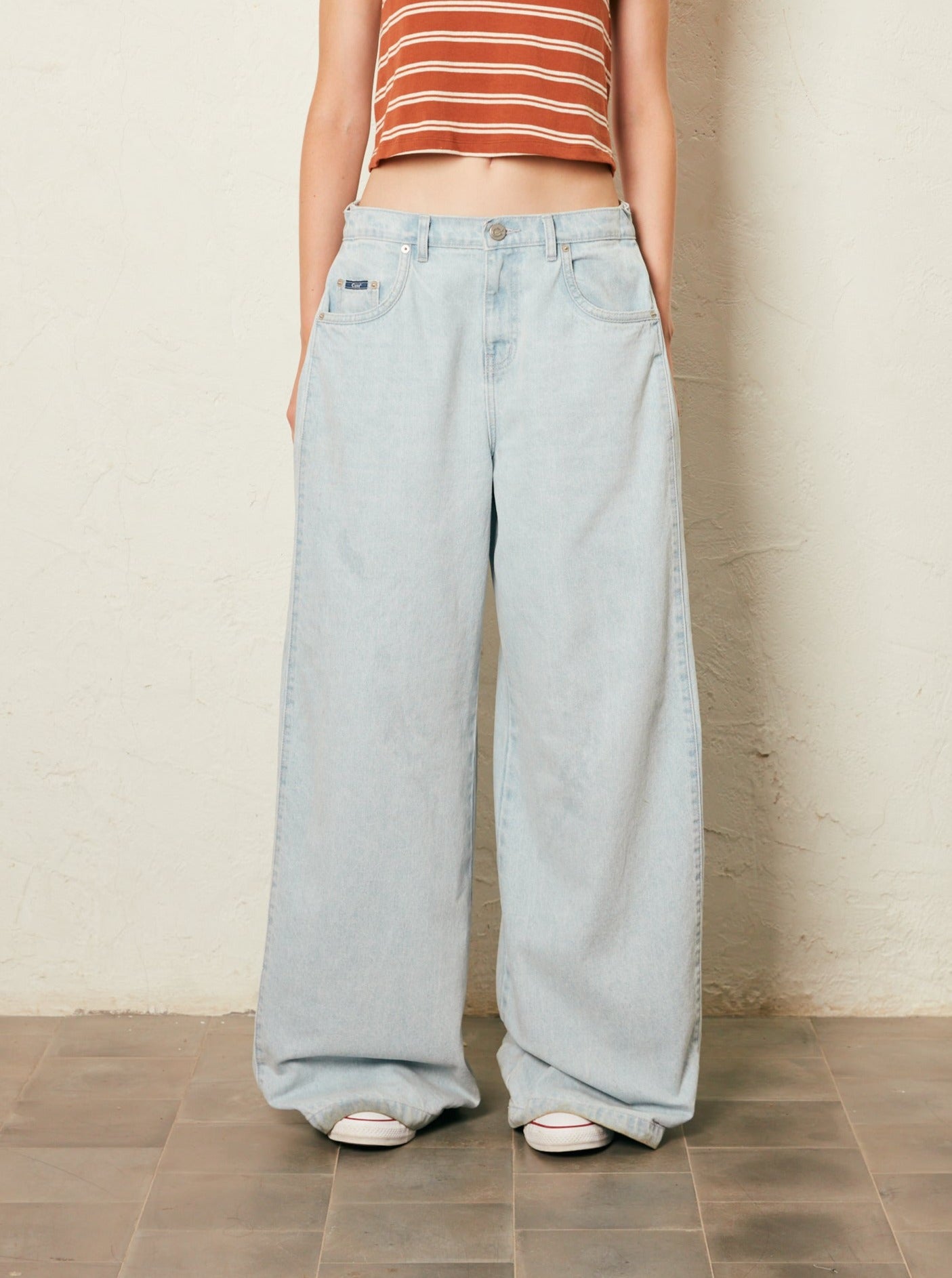 SIDE-SLIT JEANS