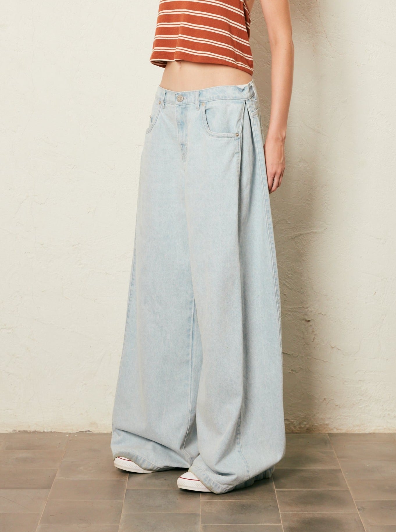 SIDE-SLIT JEANS